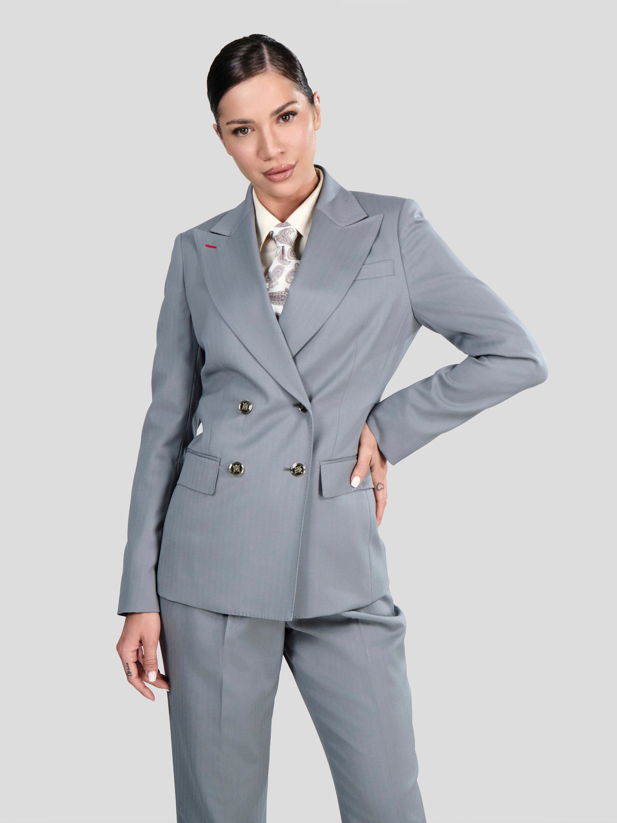 Grey Éminence – The Authority of Elegance