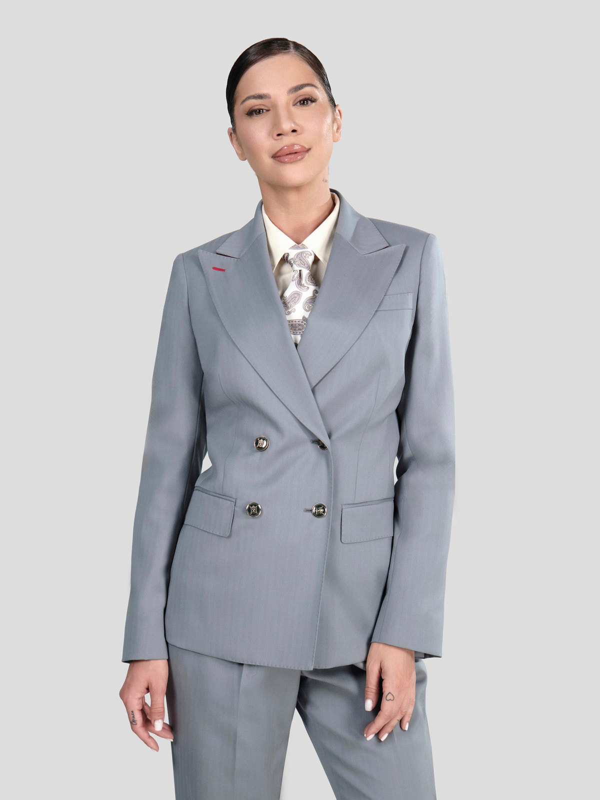Grey Éminence – The Authority of Elegance Privée