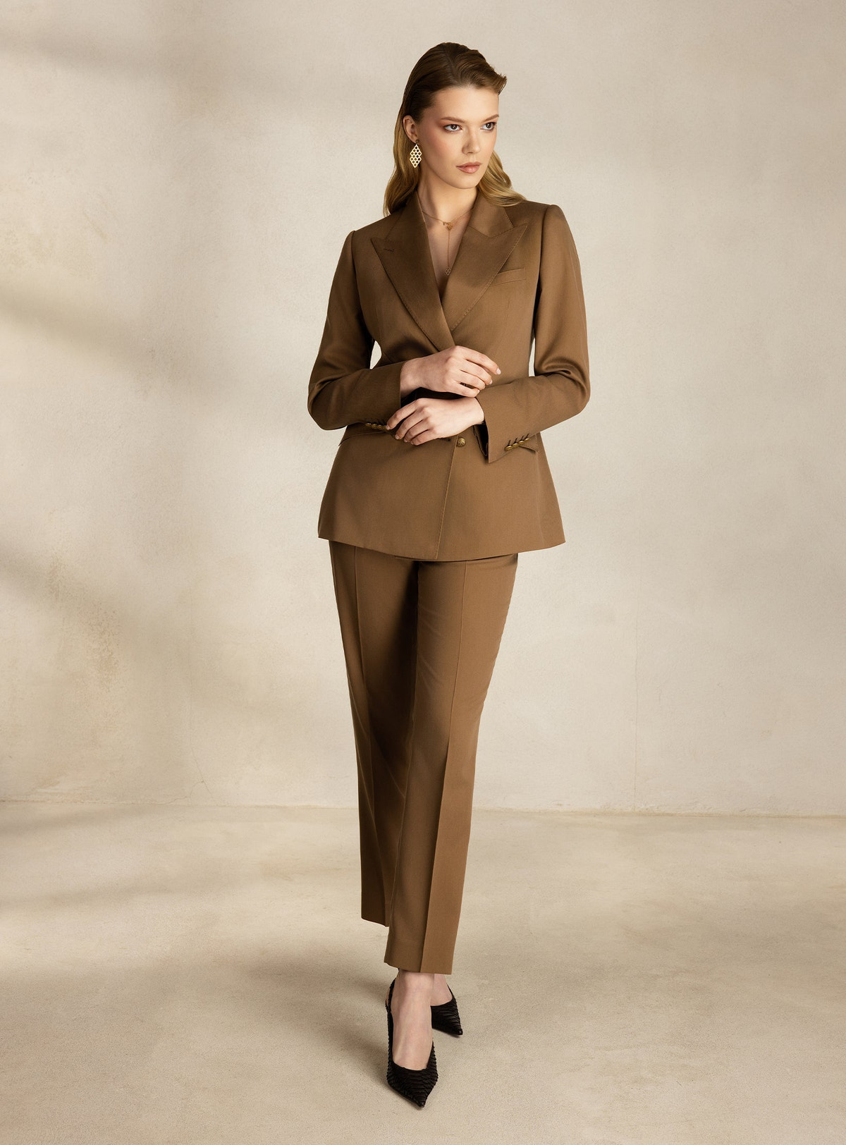 COSTUM IMPERIA