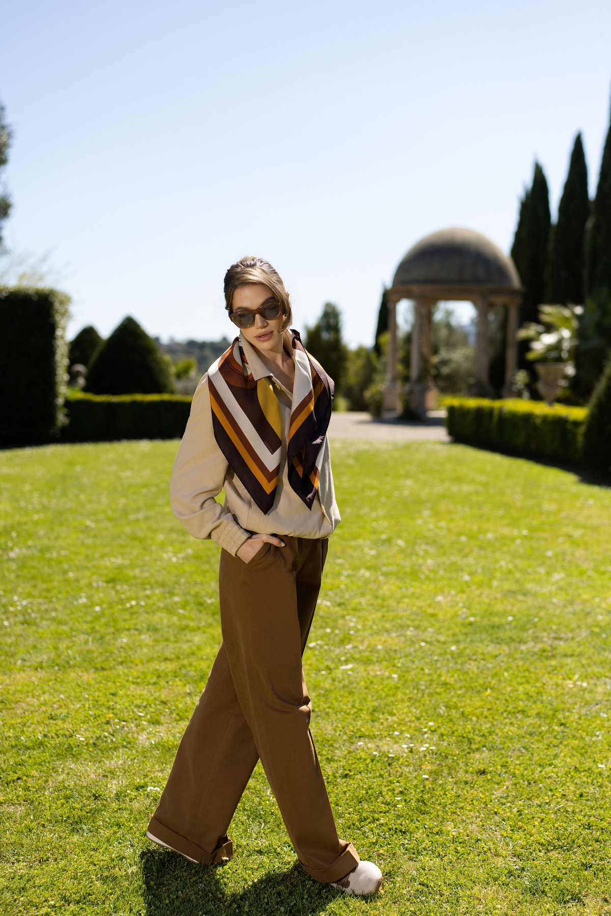 Outfit Cortina | Styling cu sneakers