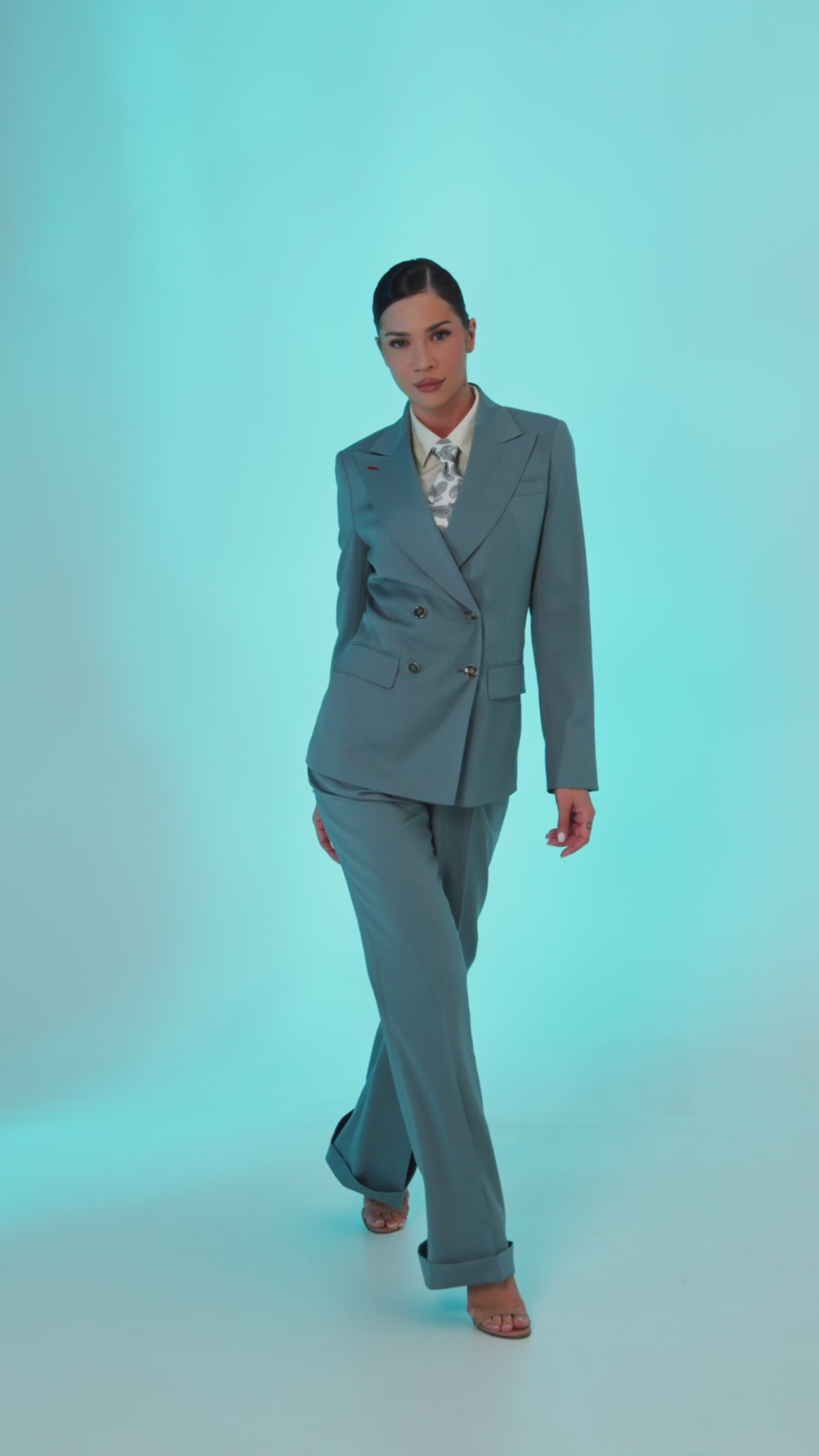 Grey Éminence – The Authority of Elegance — Consiglieri DONNA