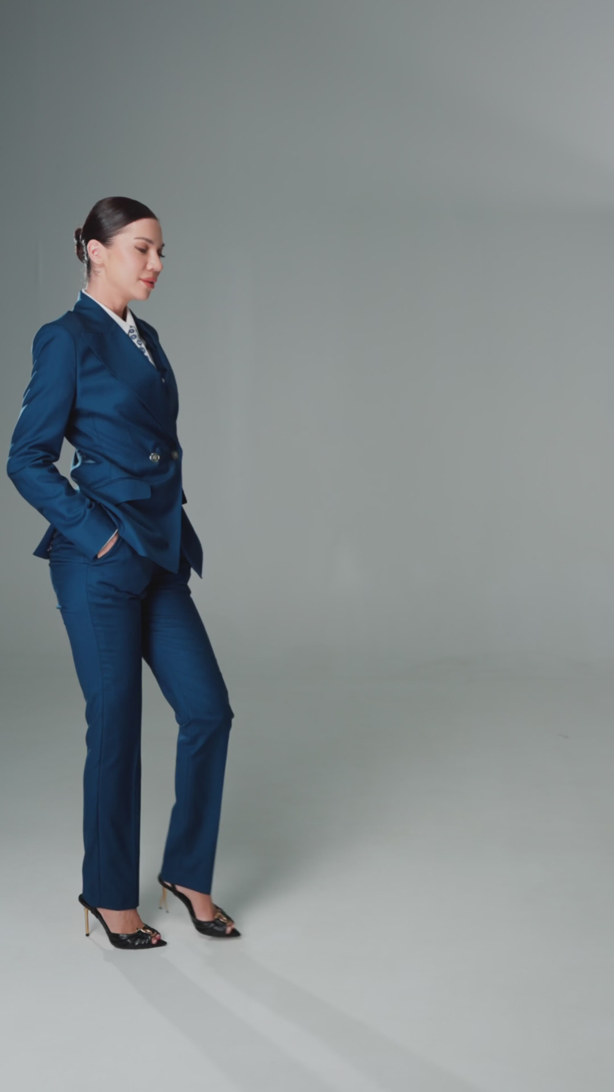 Royal Blue Presence Suit — Consiglieri DONNA